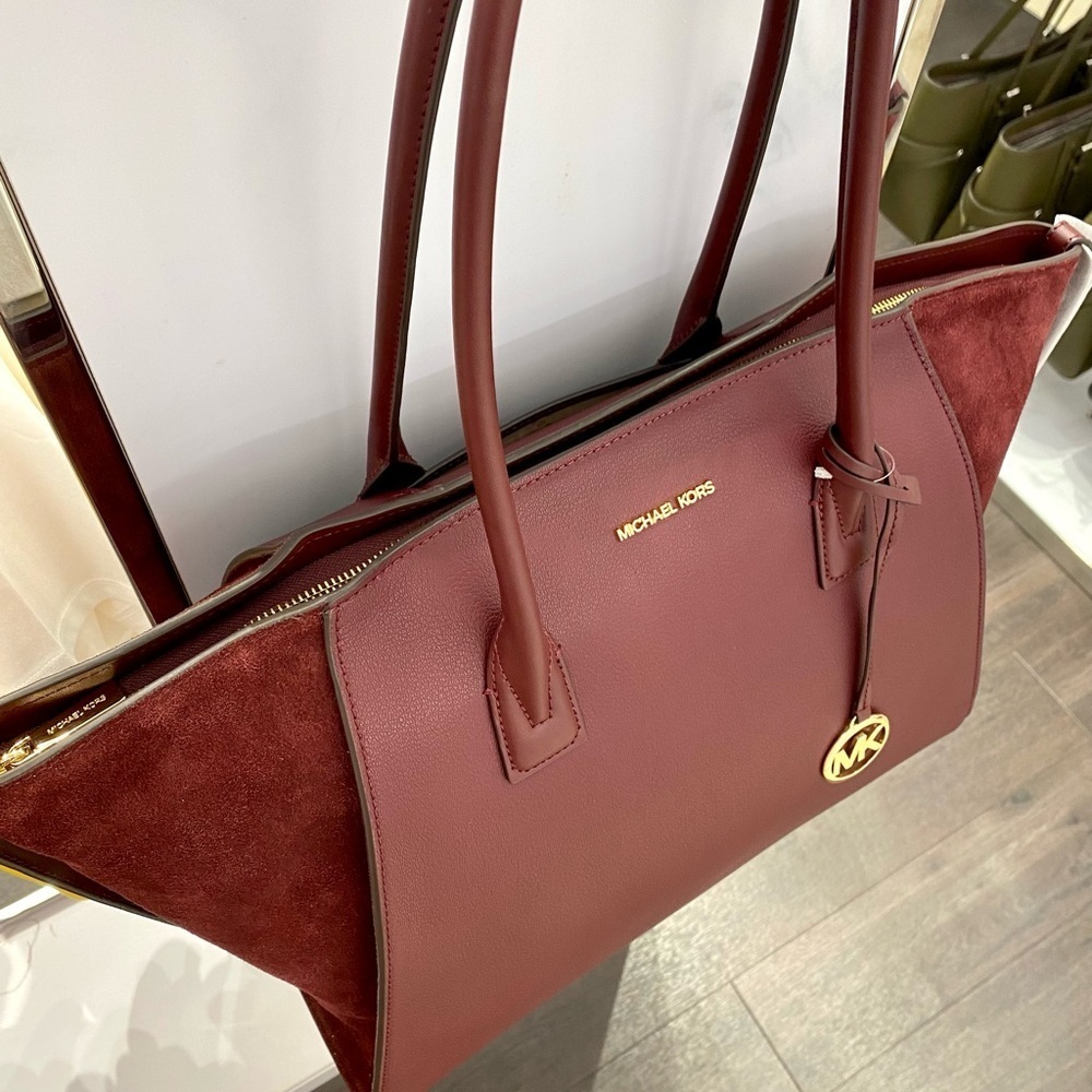 Michael Kors Avril Extra-Large
Leather Top-Zip Tote Bag In Oxblood
NWT - Picture 10 of 14